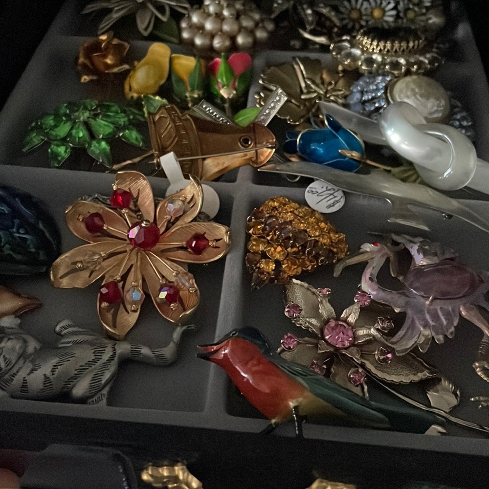 4 for $20!! Mystery bag vintage pins/brooches bundle